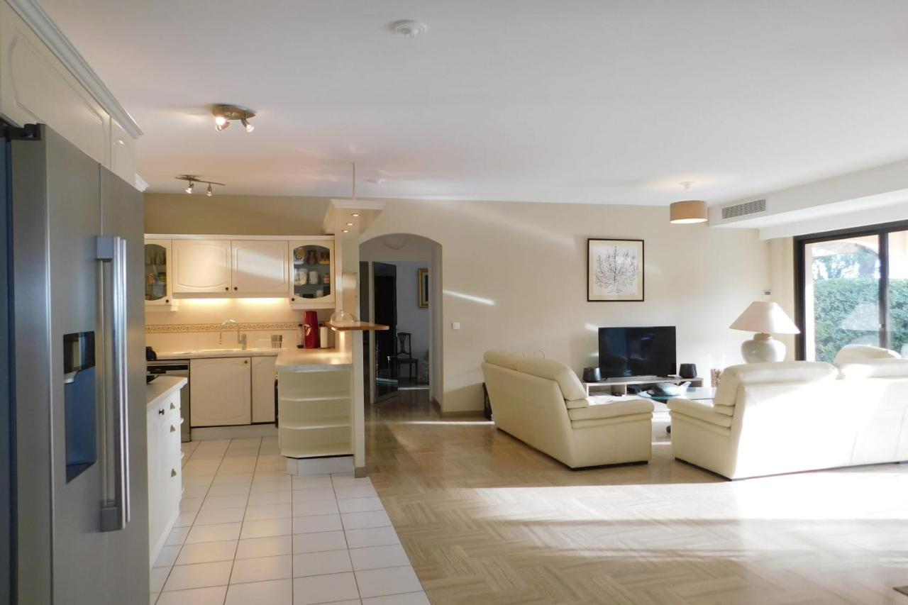 Air-Conditioned 4-Room "Marine Villeneuve" Flat With Pool And Parking Buitenkant foto
